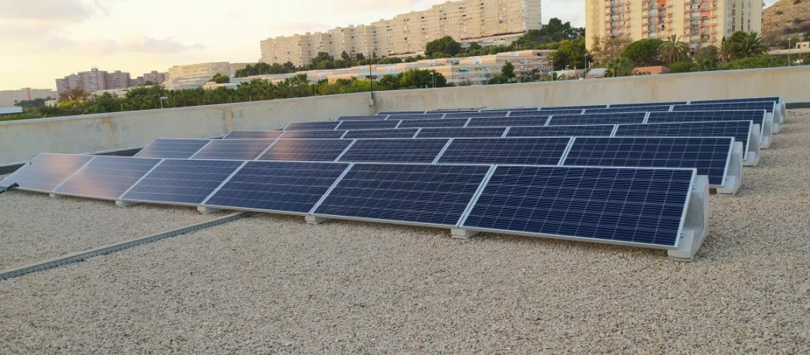 El Ayuntamiento instala 3.000 paneles fotovoltaicos en las dependencias municipales
